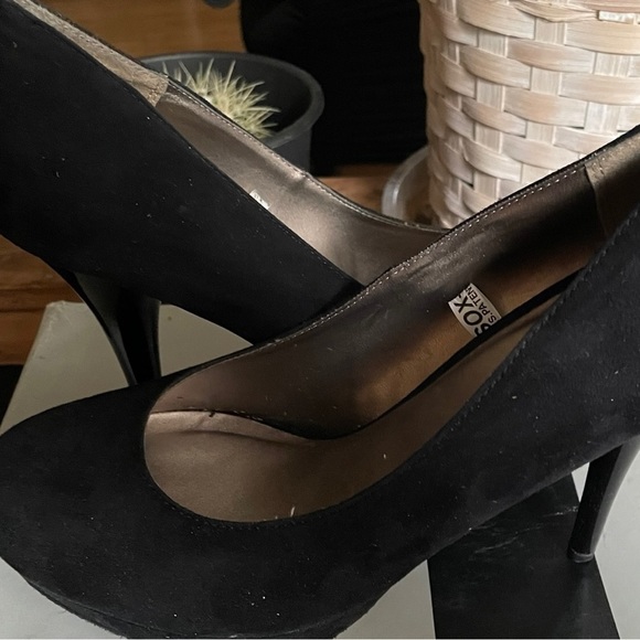 Target brand faux black suede platform heels. Size9 1/2. - Picture 2 of 4